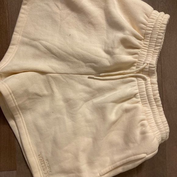 Matching white fox set in yellow new - Picture 4 of 5